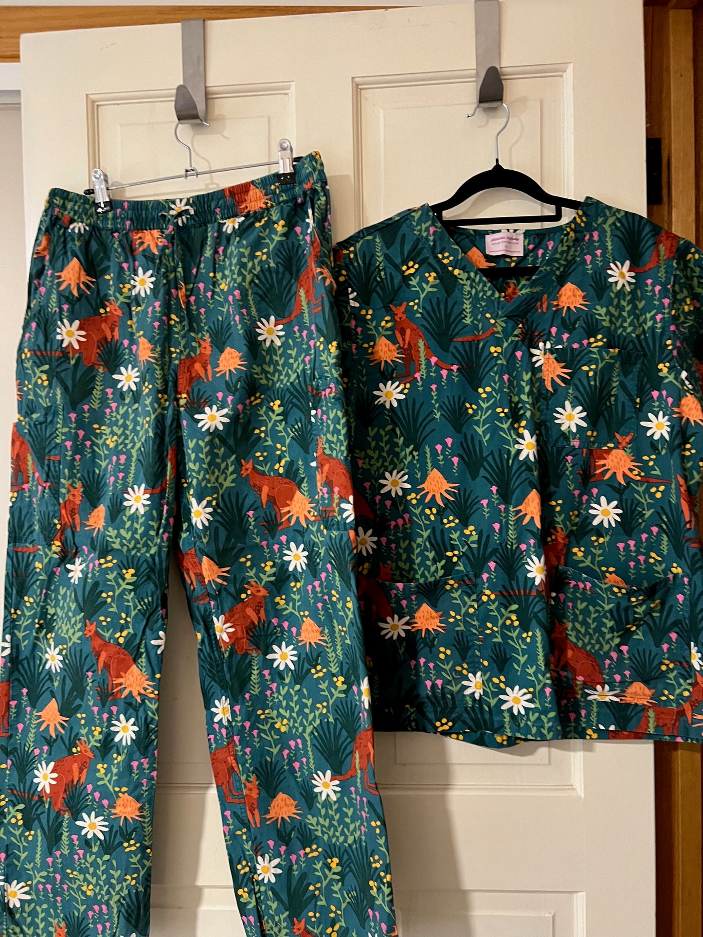 Size M Scrubs Princess Highway